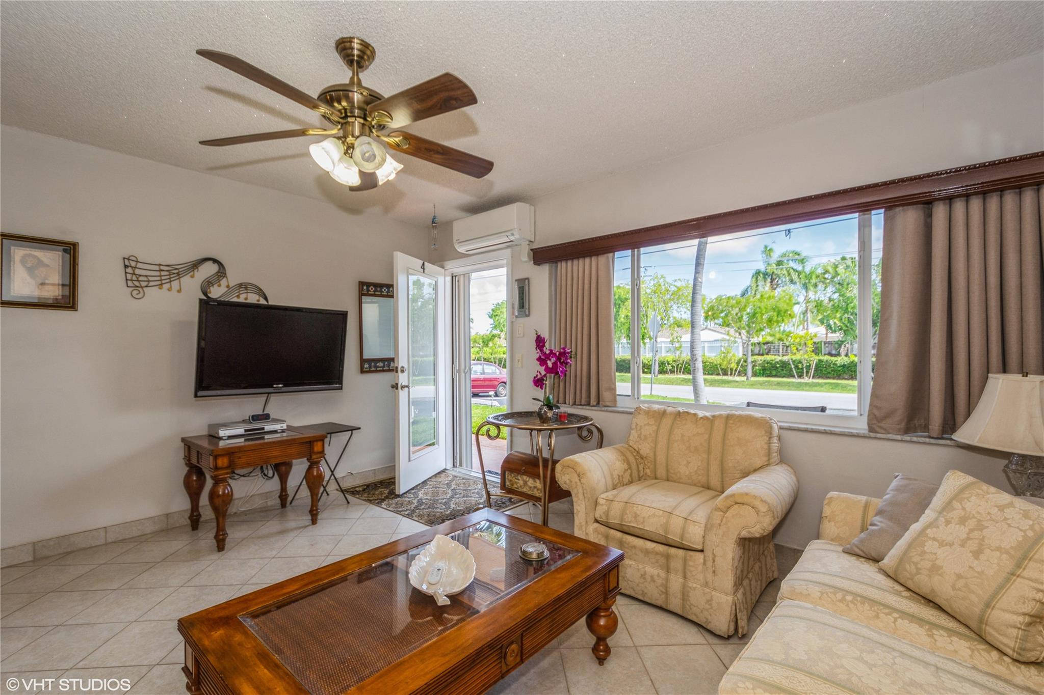 Homes for sale in Hallandale Beach, FL | 1050 Sw 11Th St #4, Hallandale Beach, FL 33009 | MLS# F10511307