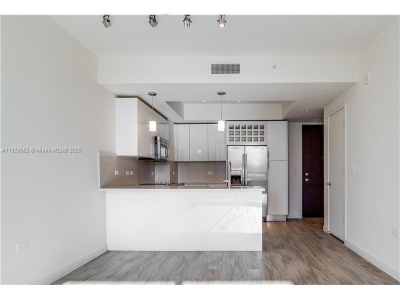 999 SW 1 AVE #1810, Miami FL 33130