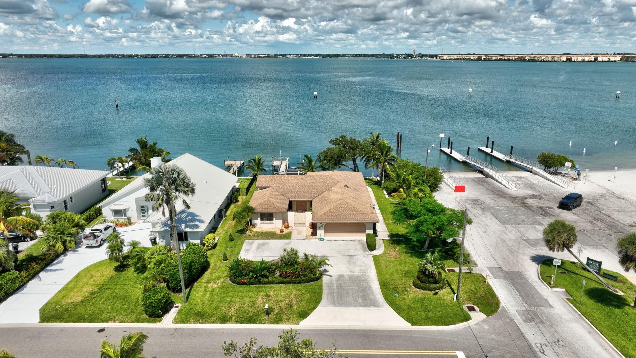 Homes for sale in Hutchinson Island, FL | 1701 Bayshore Dr, Hutchinson Island, FL 34949 | MLS# F10511868