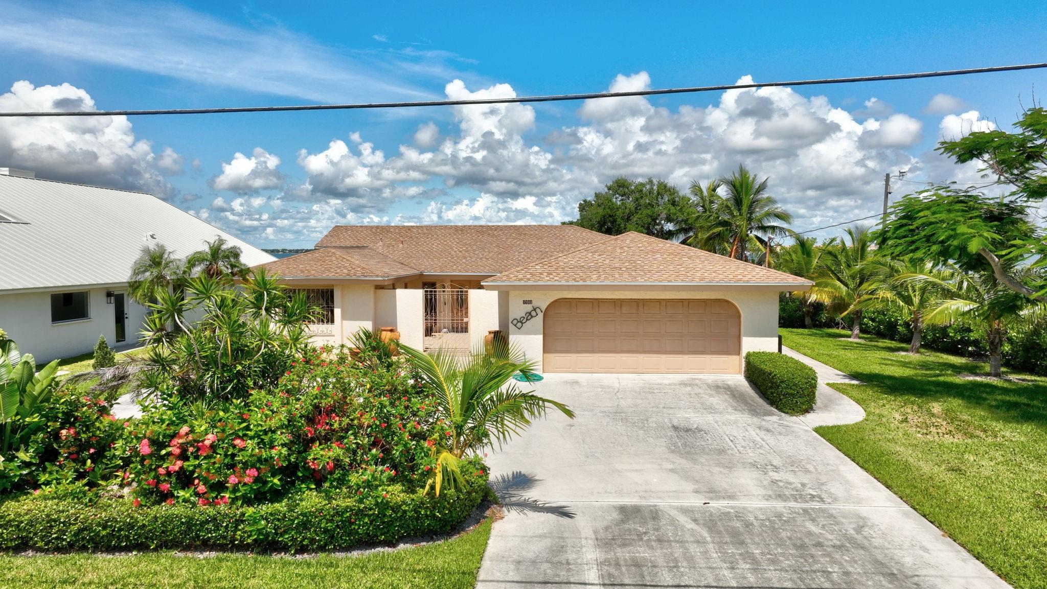 Homes for sale in Hutchinson Island, FL | 1701 Bayshore Dr, Hutchinson Island, FL 34949 | MLS# F10511868