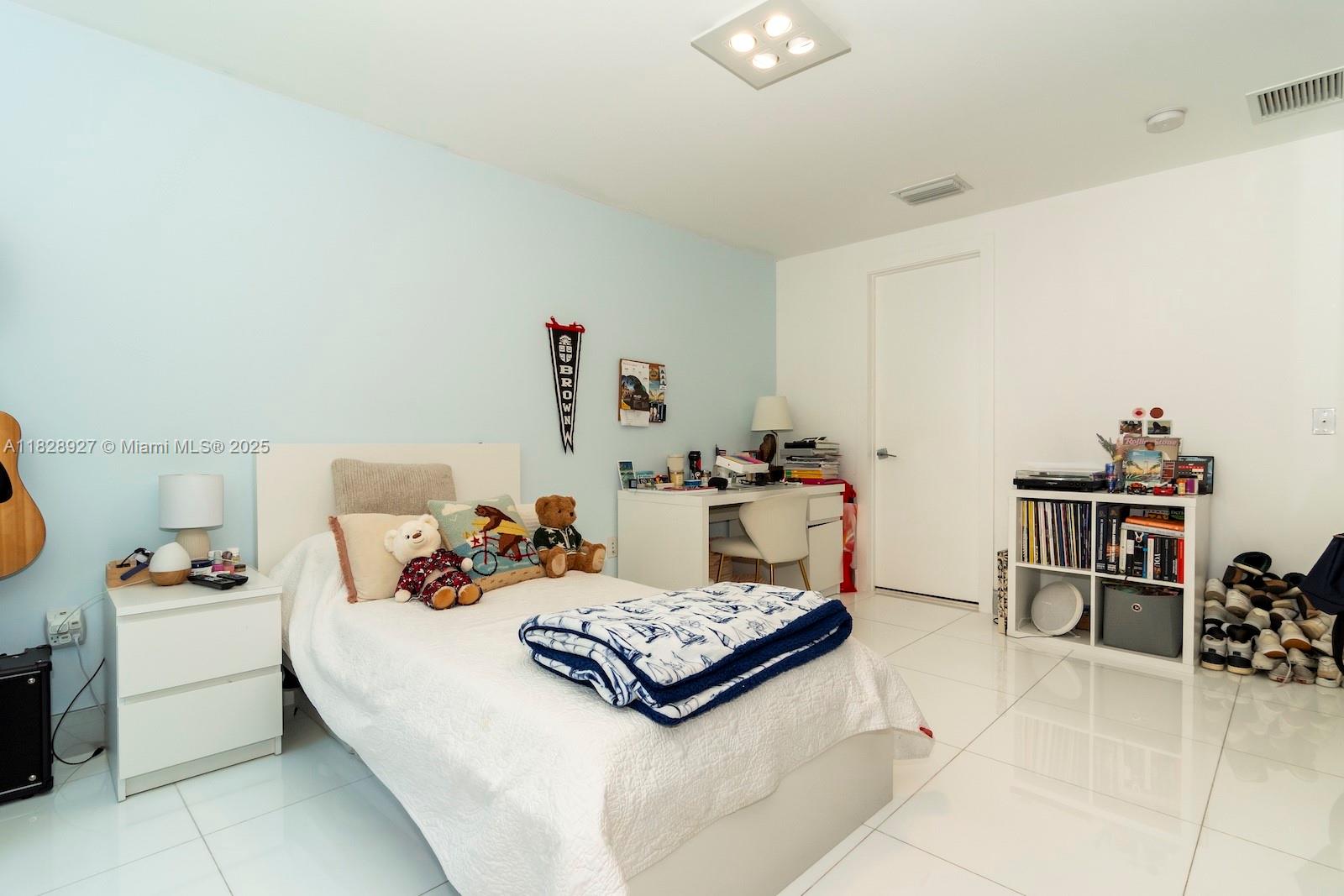 2950 NE 188th St #202, Aventura FL 33180