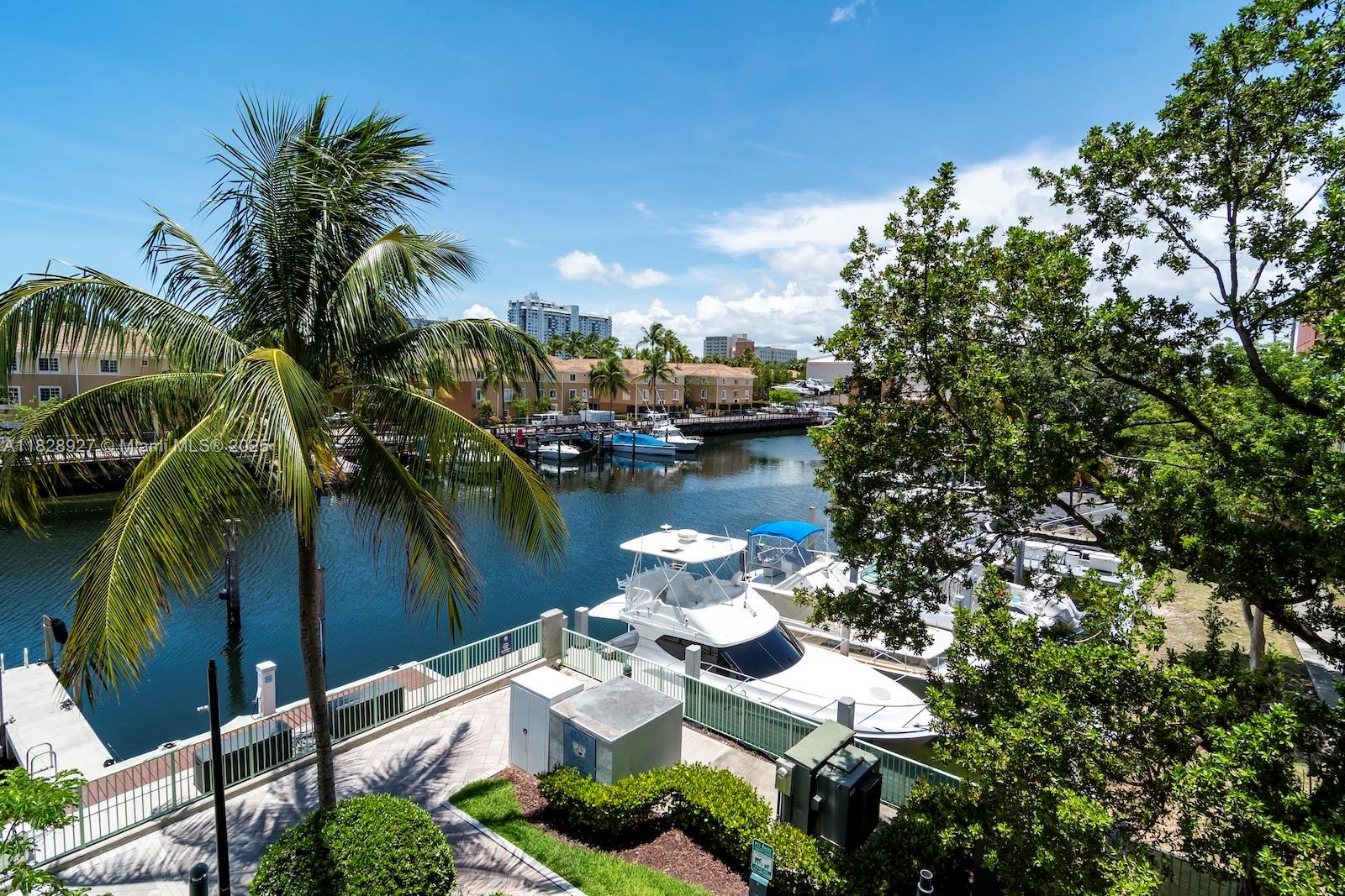 2950 NE 188th St #202, Aventura FL 33180