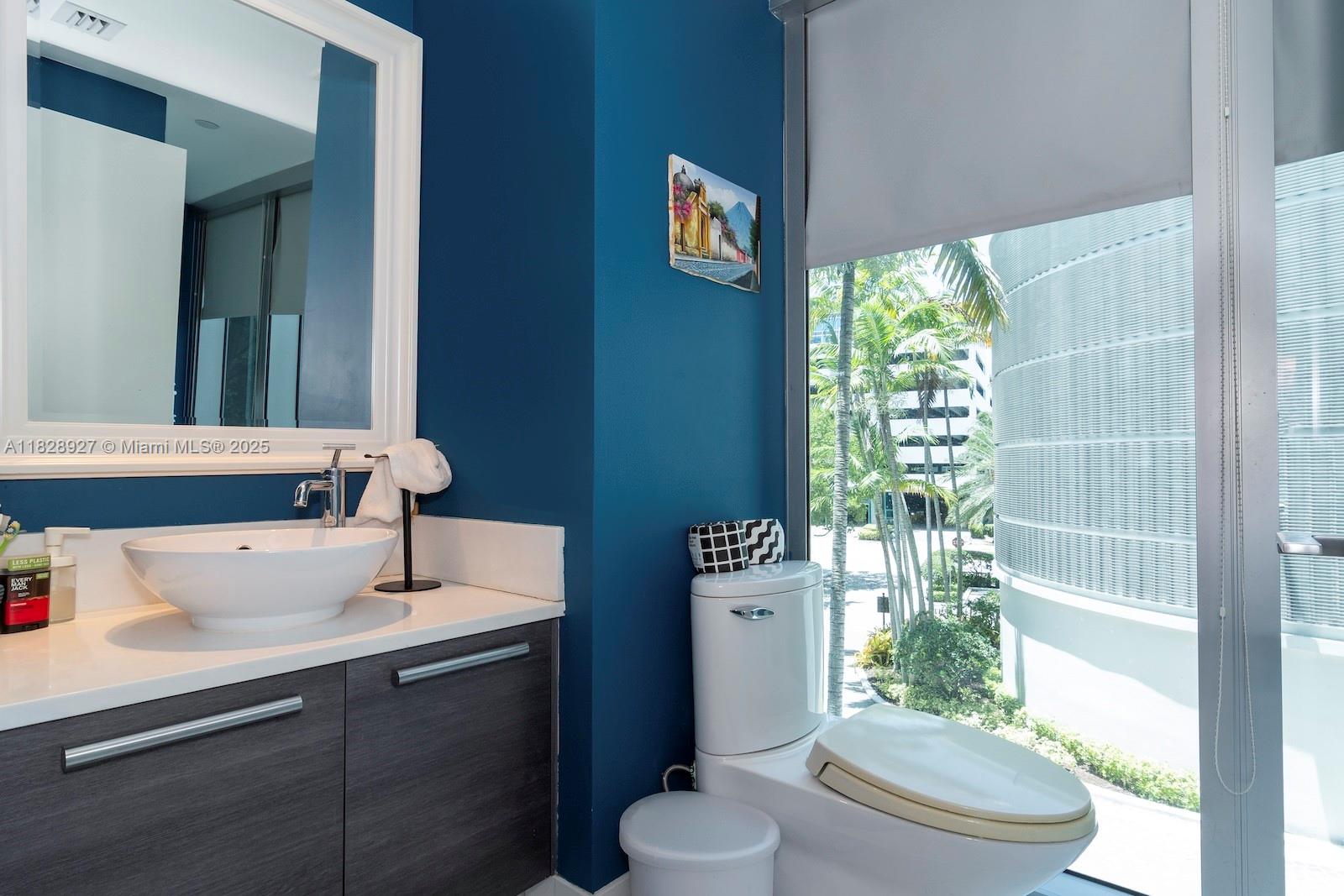 2950 NE 188th St #202, Aventura FL 33180