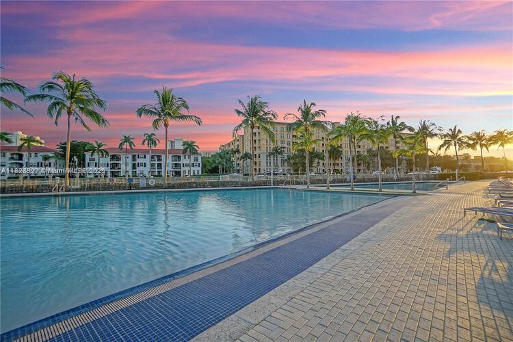 2950 NE 188th St #202, Aventura FL 33180
