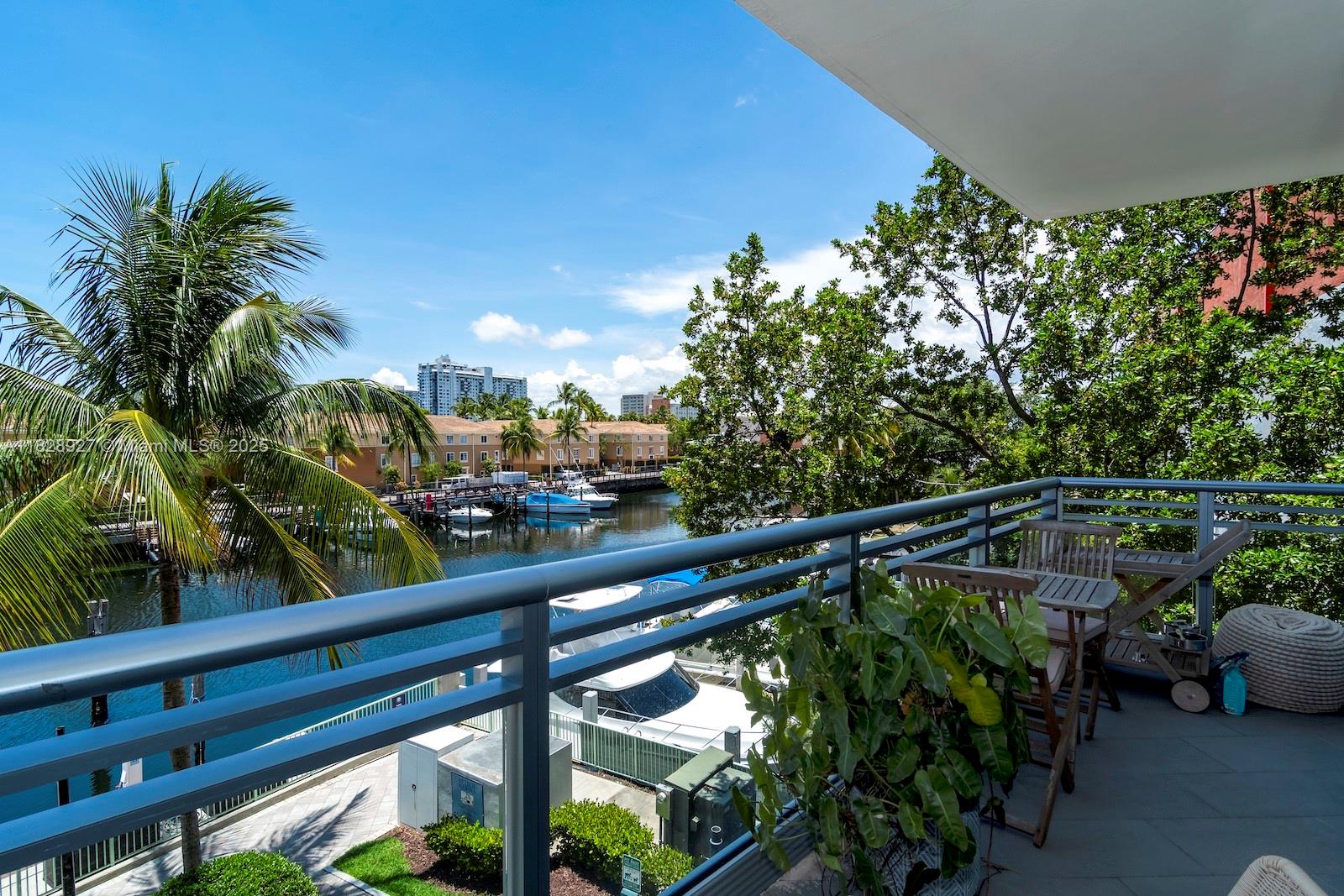 2950 NE 188th St #202, Aventura FL 33180