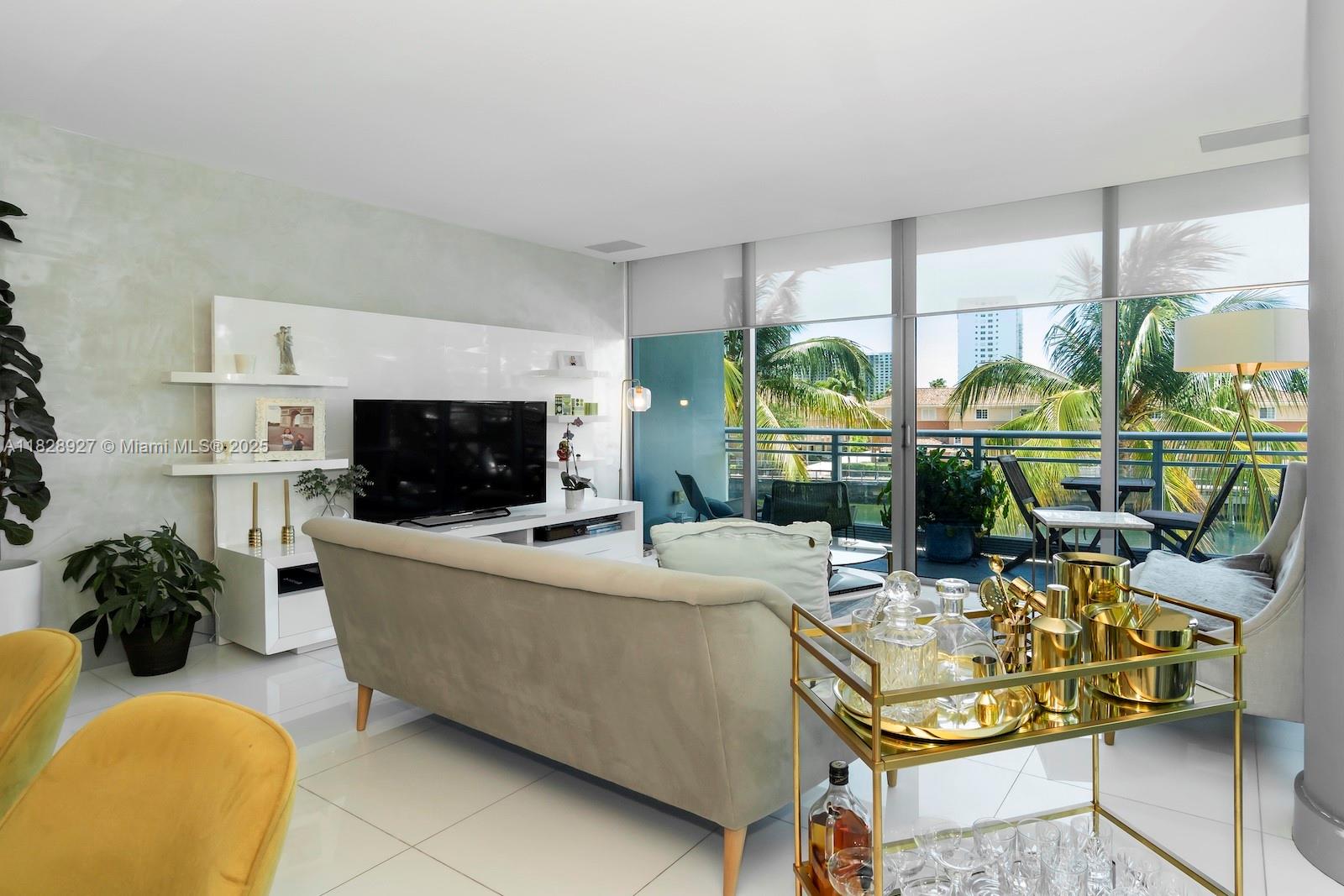 2950 NE 188th St #202, Aventura FL 33180