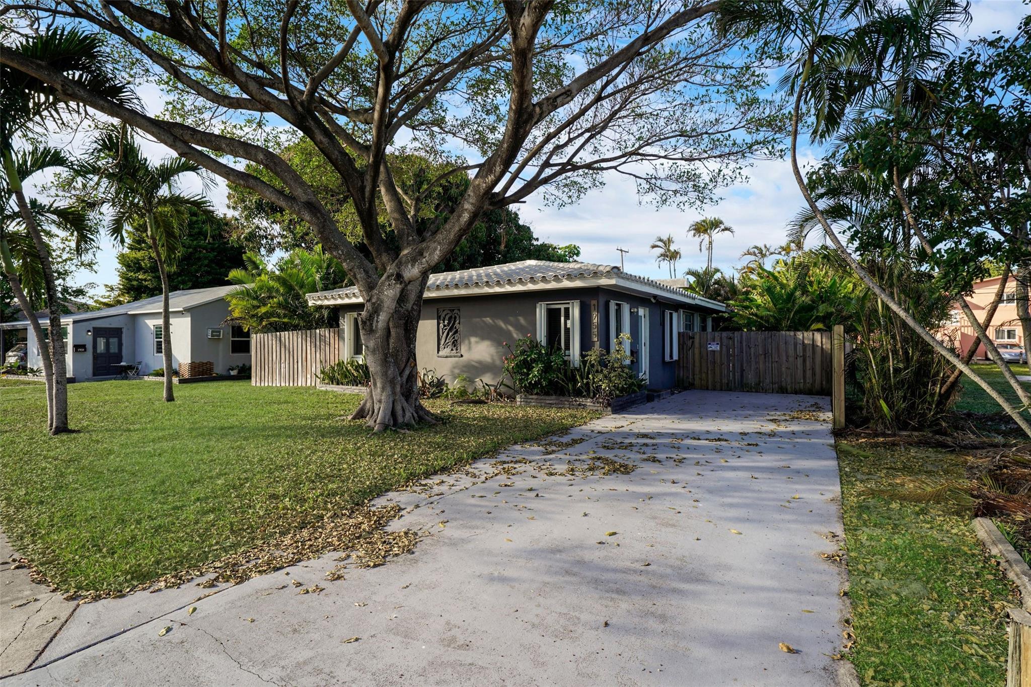 Homes for sale in Hollywood, FL | 1955 Thomas St, Hollywood, FL 33020 | MLS# F10512009