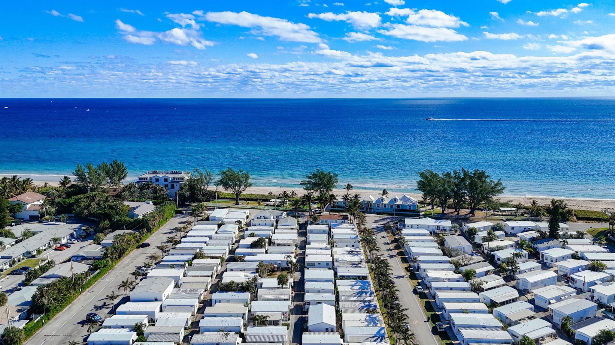 Homes for sale in Briny Breezes, FL | 204 Mallard U Dr #U, Briny Breezes, FL 33435 | MLS# R11102639