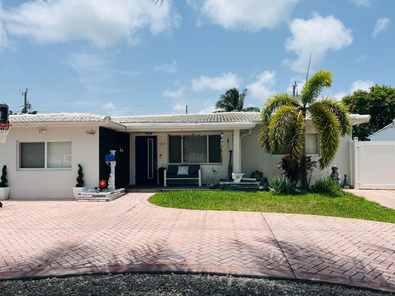 Welcome to             3225 Roosevelt St