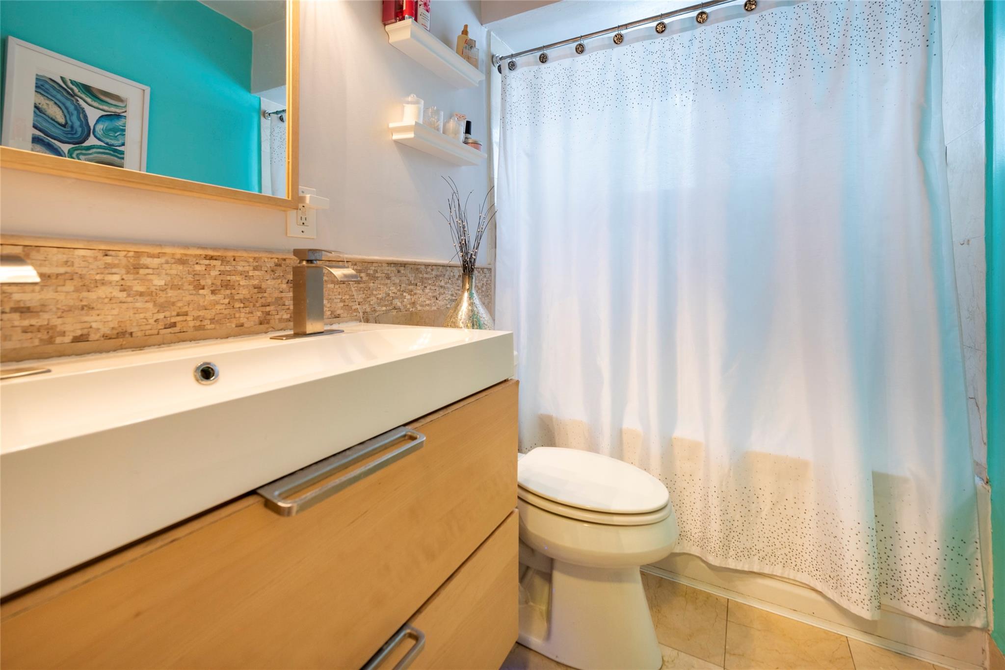 Bath 2 - Tub / Shower - Dual Vanity Space