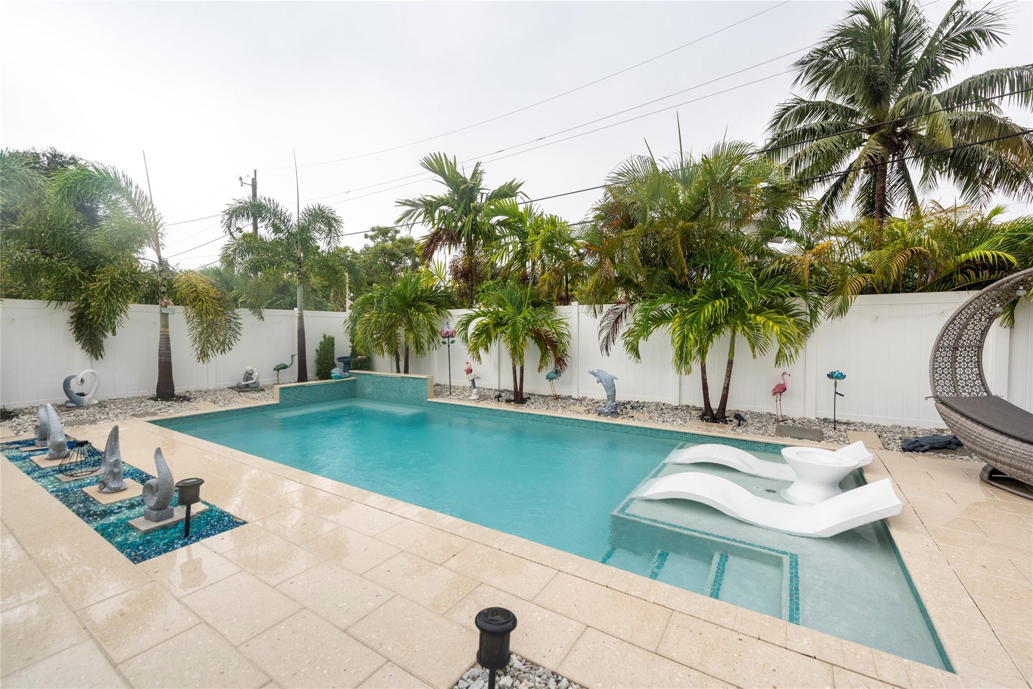 Saltwater Pool w Waterfall, Heater & Chiller