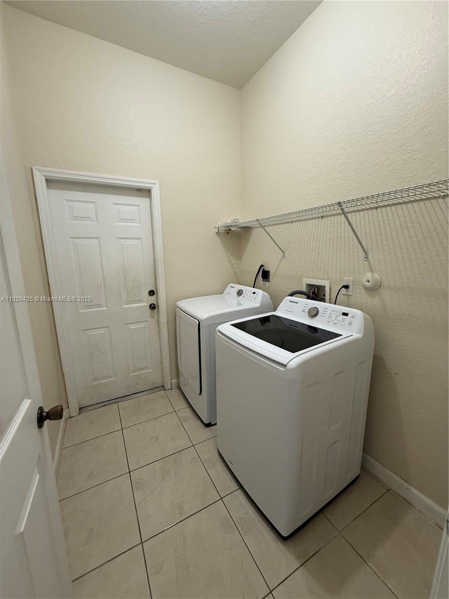 1924 SE 17 Court 1924