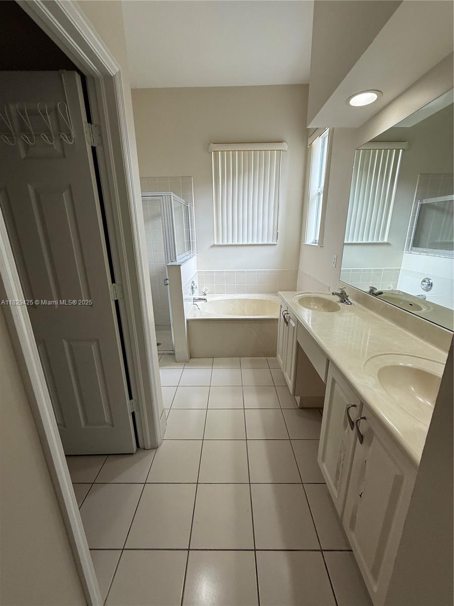 1924 SE 17 Court 1924