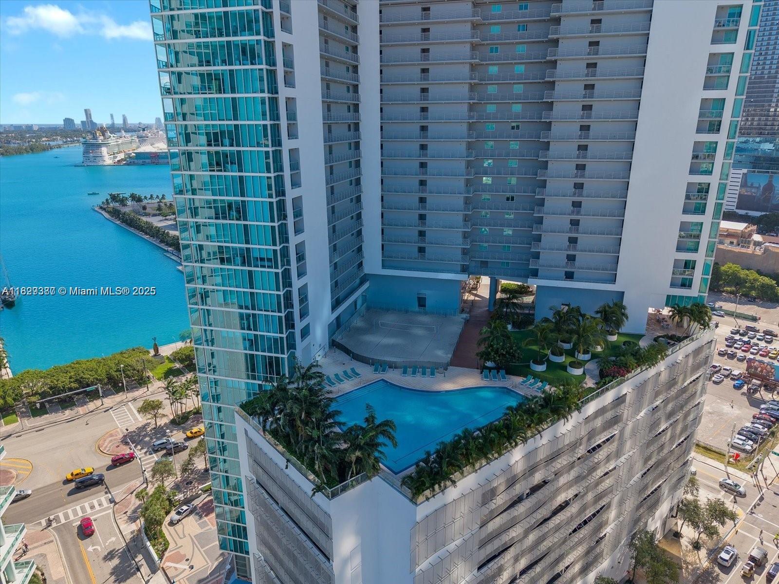 Condo for Sale in Miami, FL