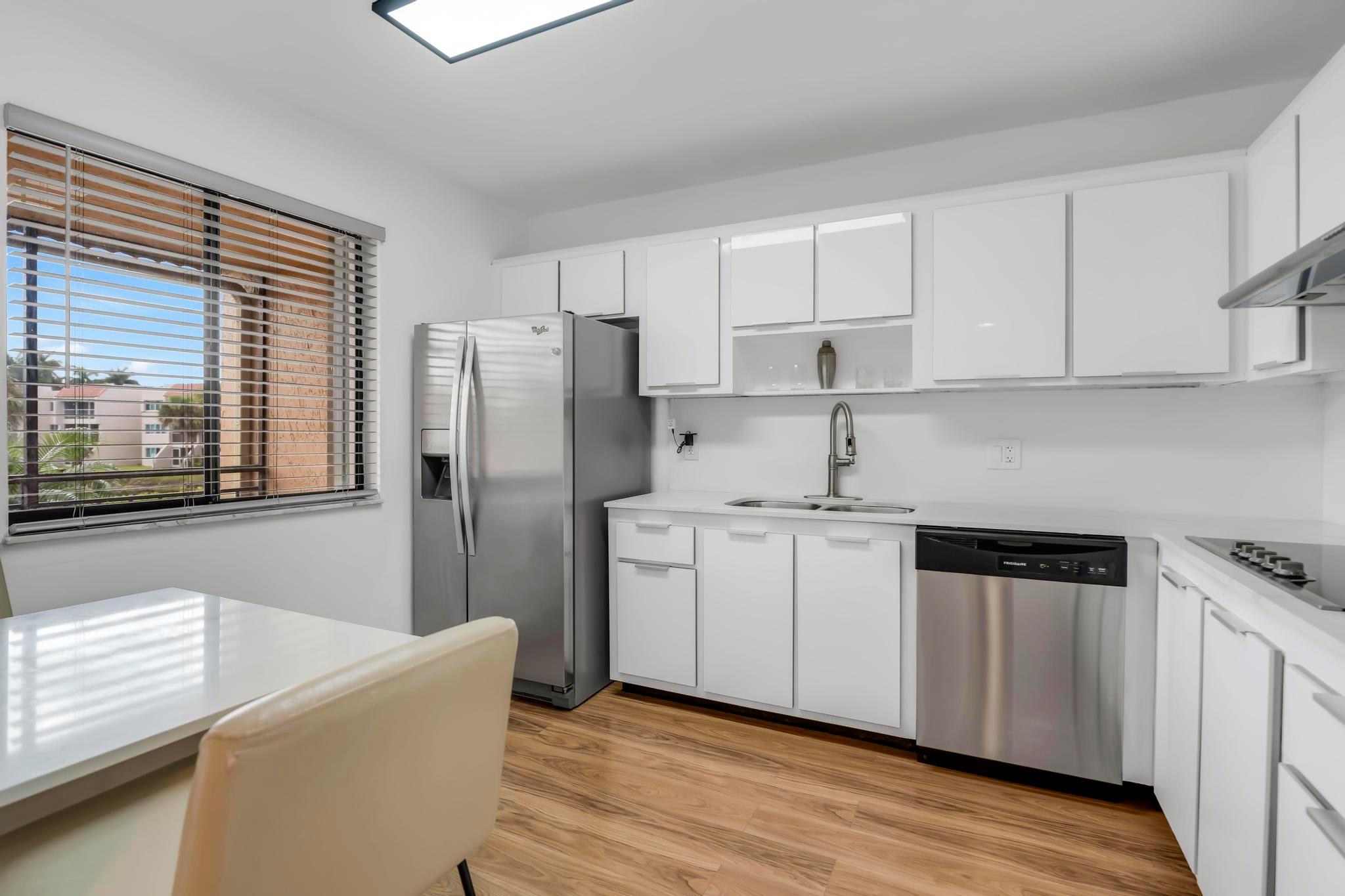 Homes for sale in Weston, FL | 170 Lakeview Dr #203, Weston, FL 33326 | MLS# F10509788