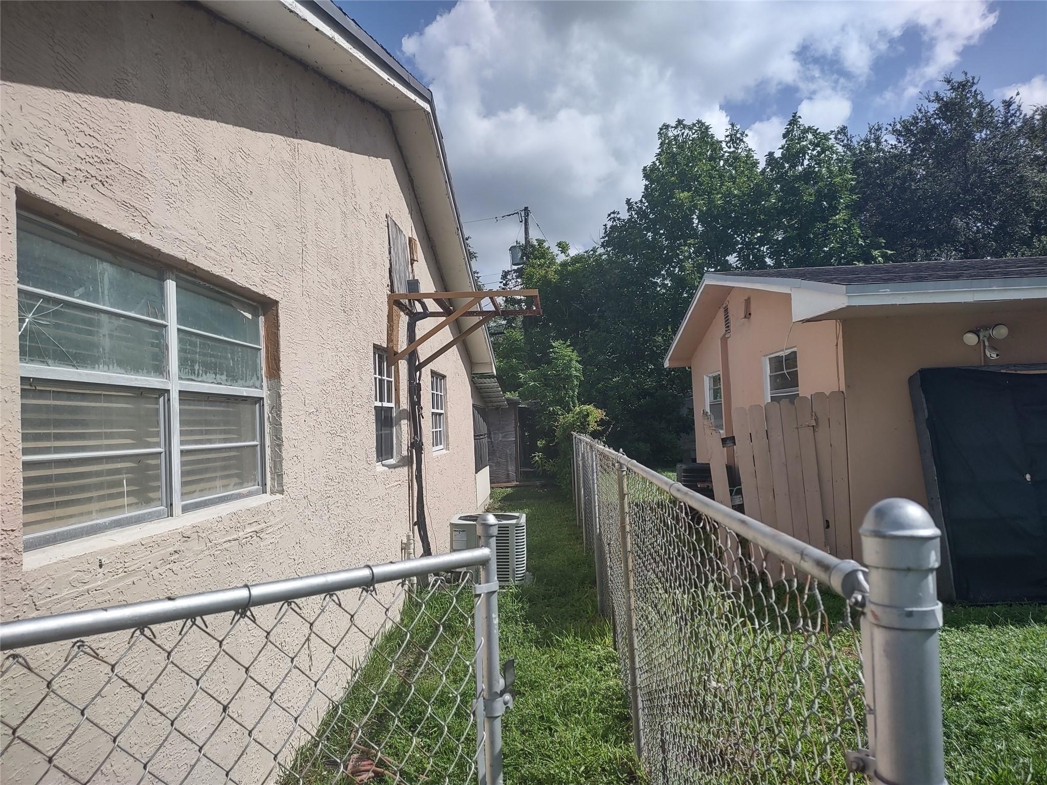 Homes for sale in Miramar, FL | 6111 Sw 32nd St, Miramar, FL 33023 | MLS# F10512193