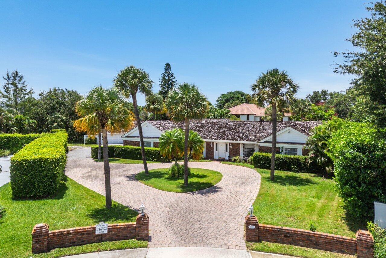 Homes for sale in North Palm Beach, FL | 11991 Lake Shore Pl, North Palm Beach, FL 33408 | MLS# R11102965