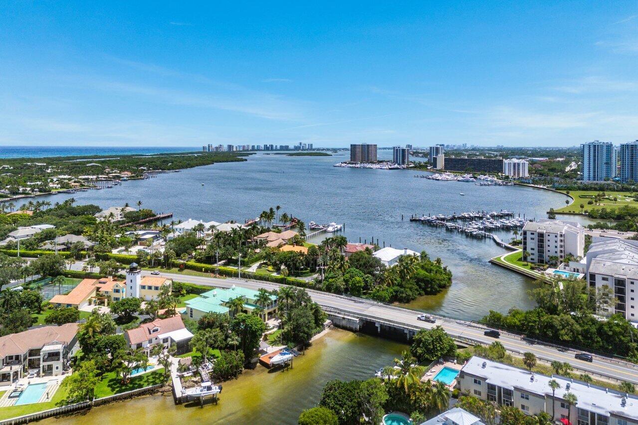 Homes for sale in North Palm Beach, FL | 11991 Lake Shore Pl, North Palm Beach, FL 33408 | MLS# R11102965