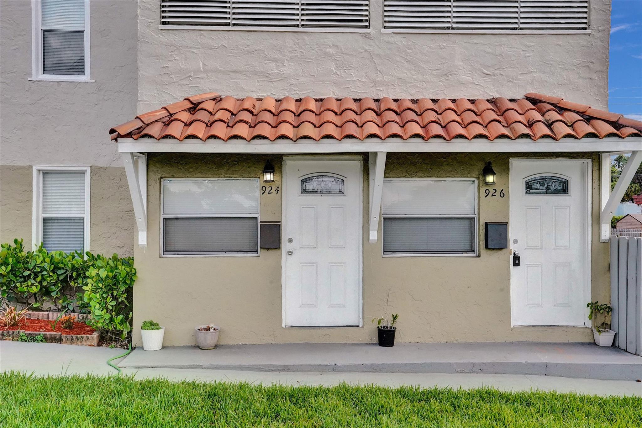 Homes for sale in West Palm Beach, FL | 924 Mcintosh St, West Palm Beach, FL 33405 | MLS# F10512244