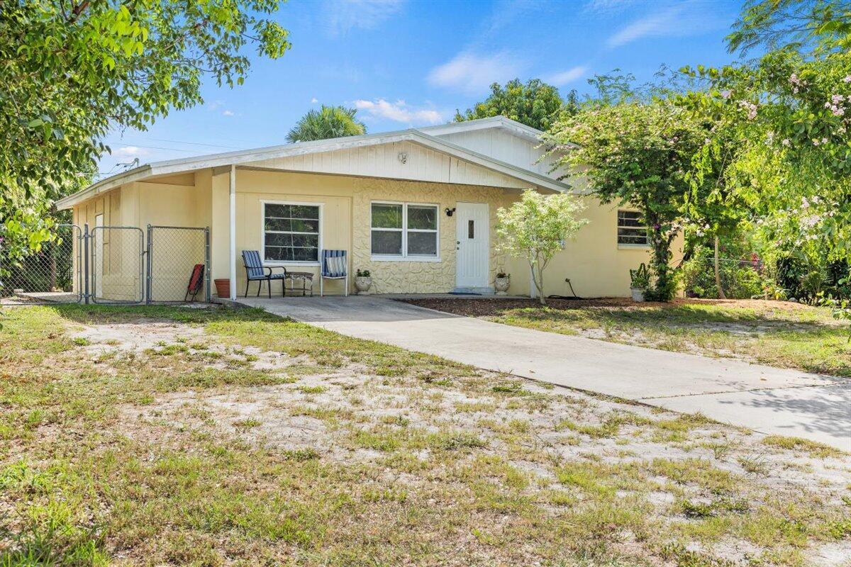 Homes for sale in Stuart, FL | 1625 Se Dixie Hwy, Stuart, FL 34994 | MLS# R11102992