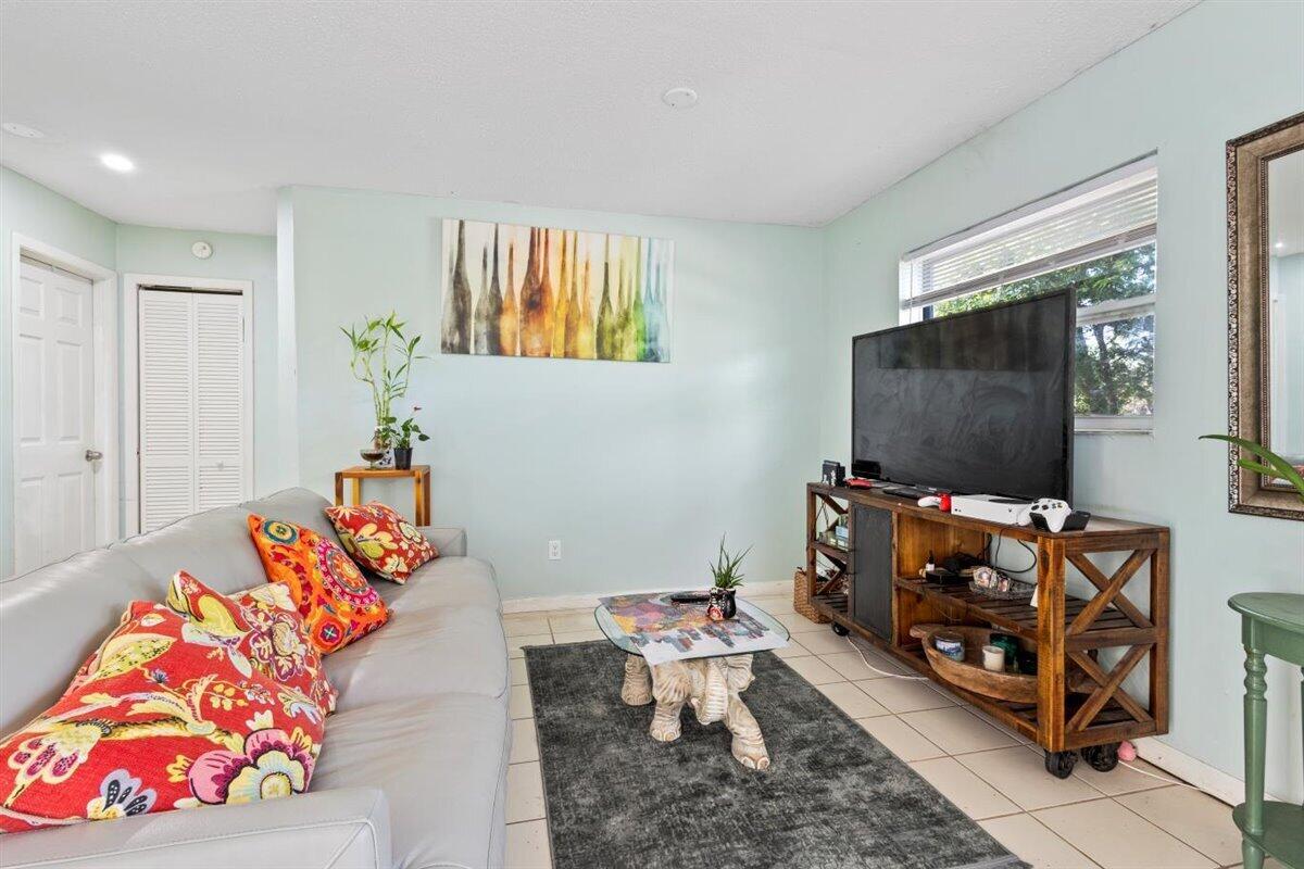 Homes for sale in Stuart, FL | 1625 Se Dixie Hwy, Stuart, FL 34994 | MLS# R11102992