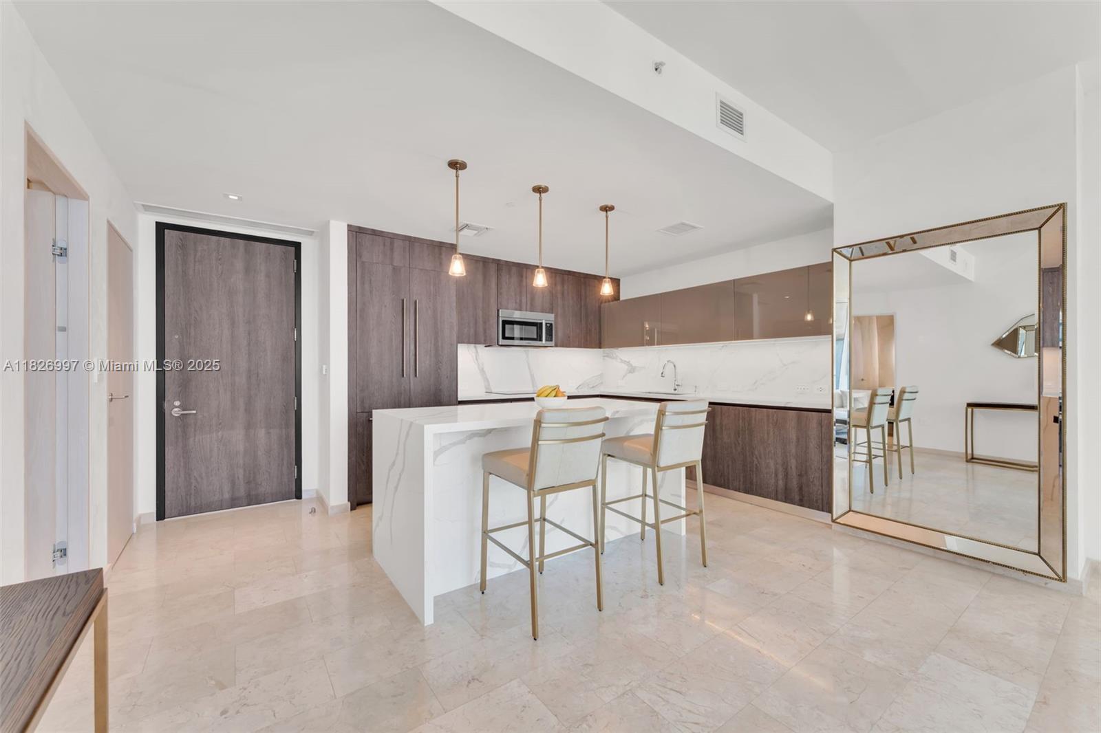 88 SW 7th St #2107, Miami FL 33130