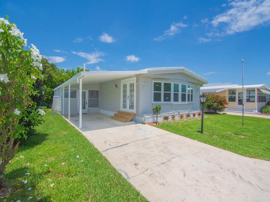 Homes for sale in Jensen Beach, FL | 179 Ne Emerald Dr, Jensen Beach, FL 34957 | MLS# R11103064