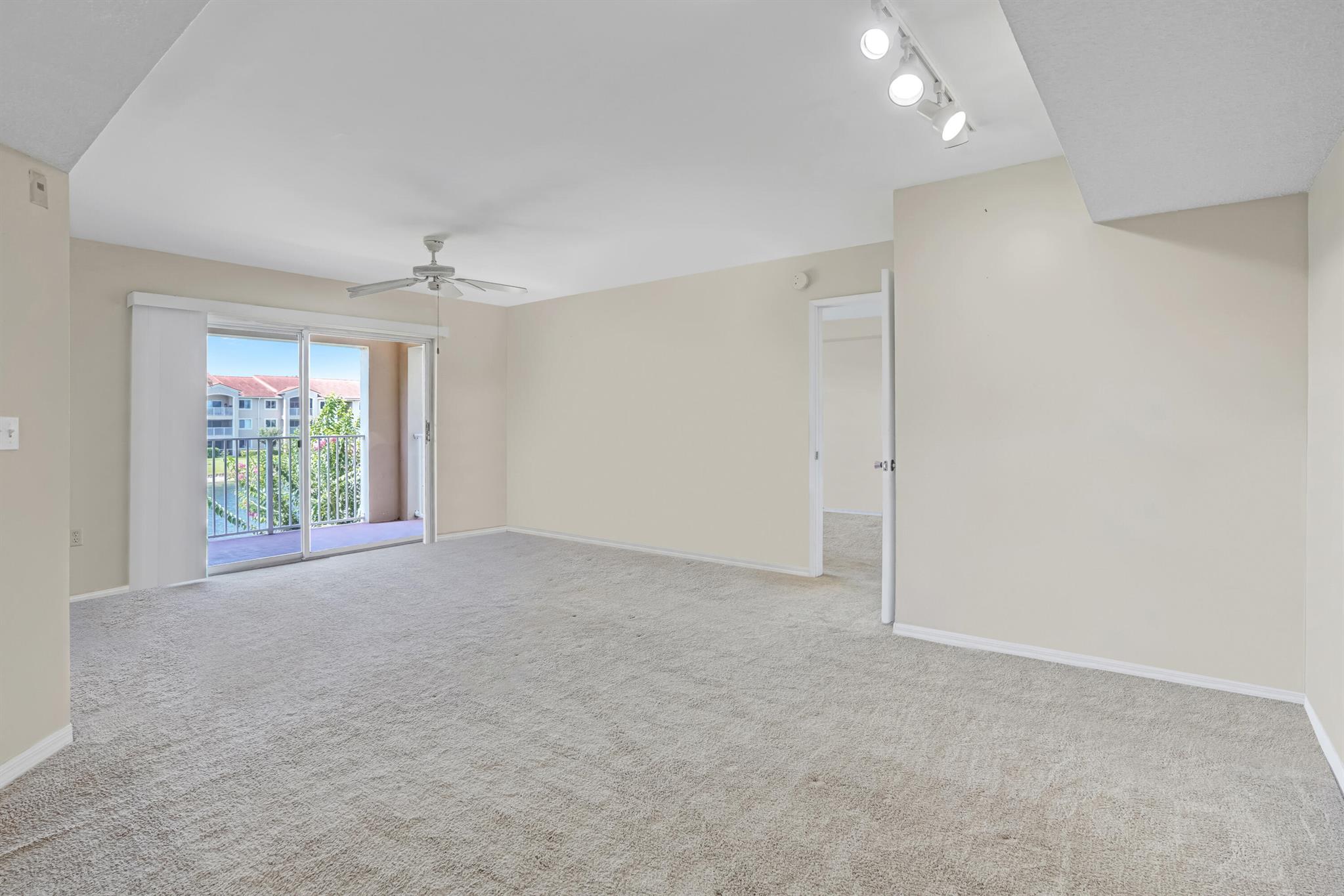 Homes for sale in Vero Beach, FL | 1640 N 42Nd Circle #206, Vero Beach, FL 32967 | MLS# R11103107