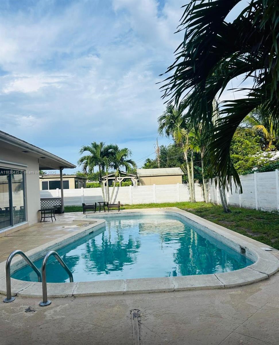 Hollywood Pines No 2 Amen