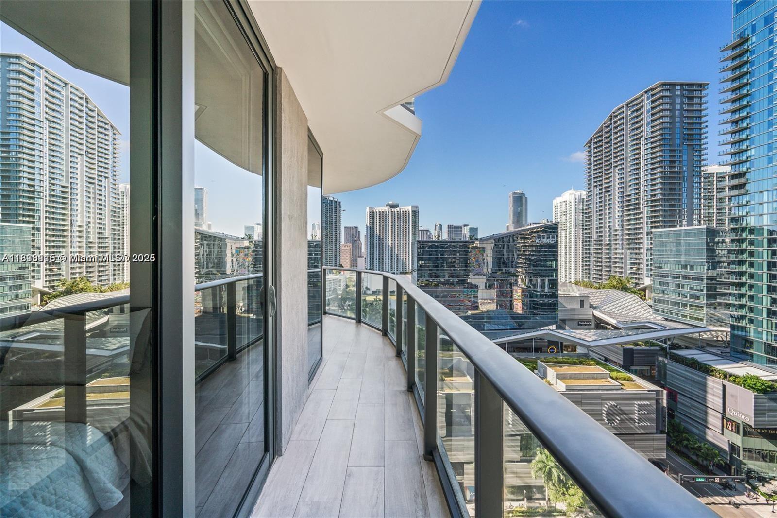 55 SW 9th St #1801, Miami FL 33130