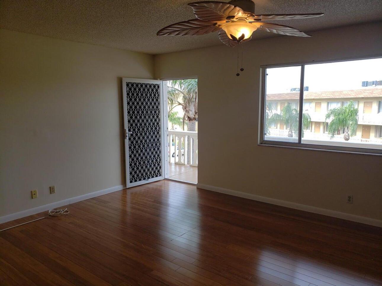 Village Green Hampton Con