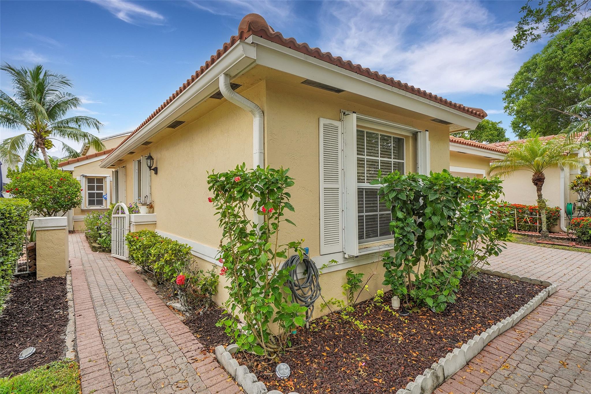 private gate to front door