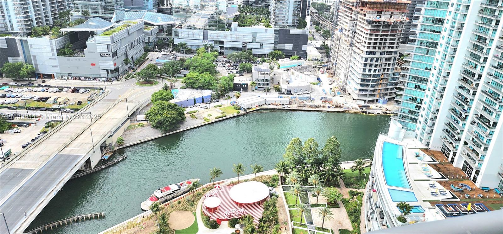 Condo for Sale in Miami, FL