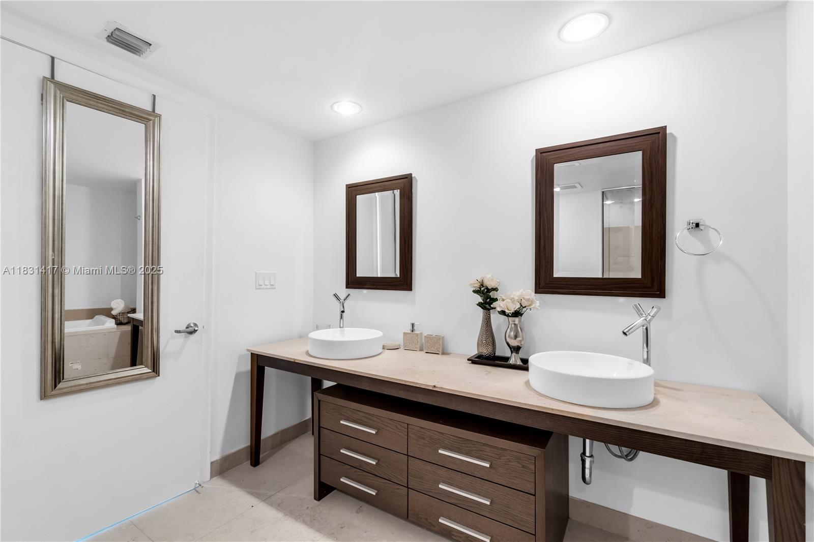 495 Brickell Ave #4905, Miami FL 33131