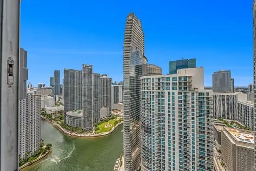 Condo for Sale in Miami, FL