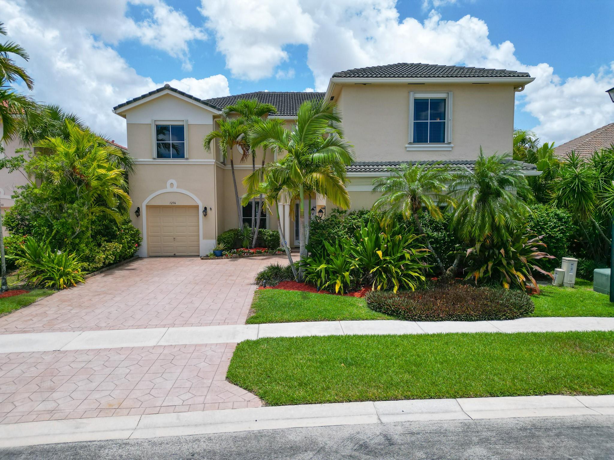 Homes for sale in Wellington, FL | 1236 Bay View Way, Wellington, FL 33414 | MLS# F10512127