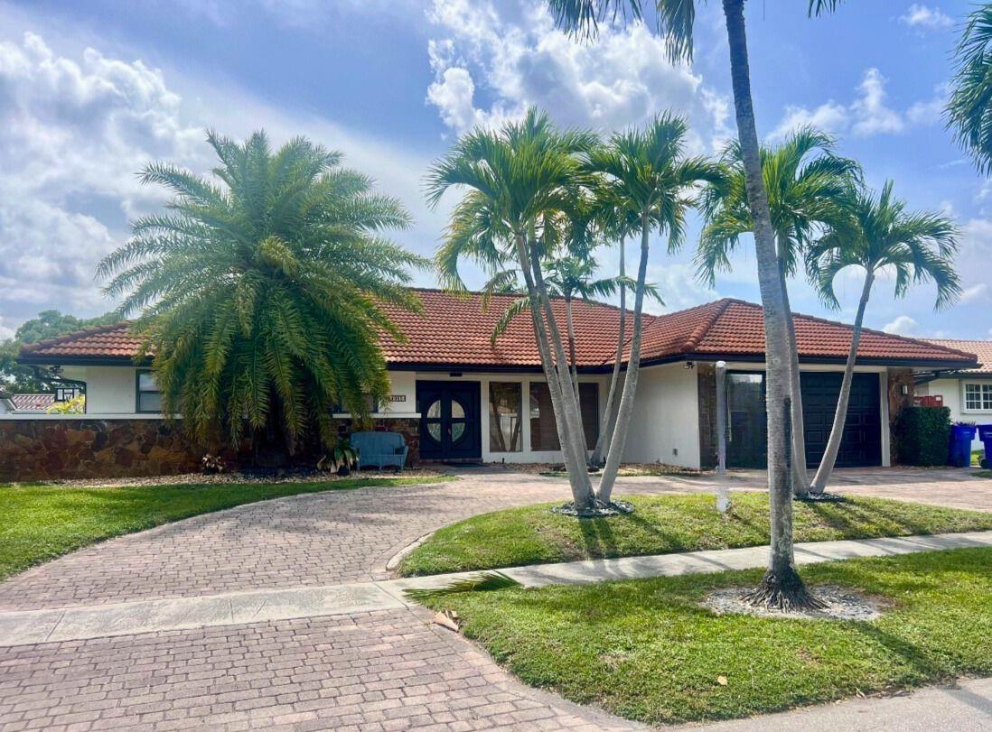 Homes for sale in Hollywood, FL | 4000 N 37th Ave, Hollywood, FL 33021 | MLS# F10511835