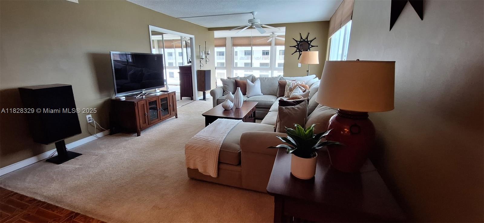 Elegant master bedroom retreat at 3100 49th St - Condo in Fort Lauderdale
