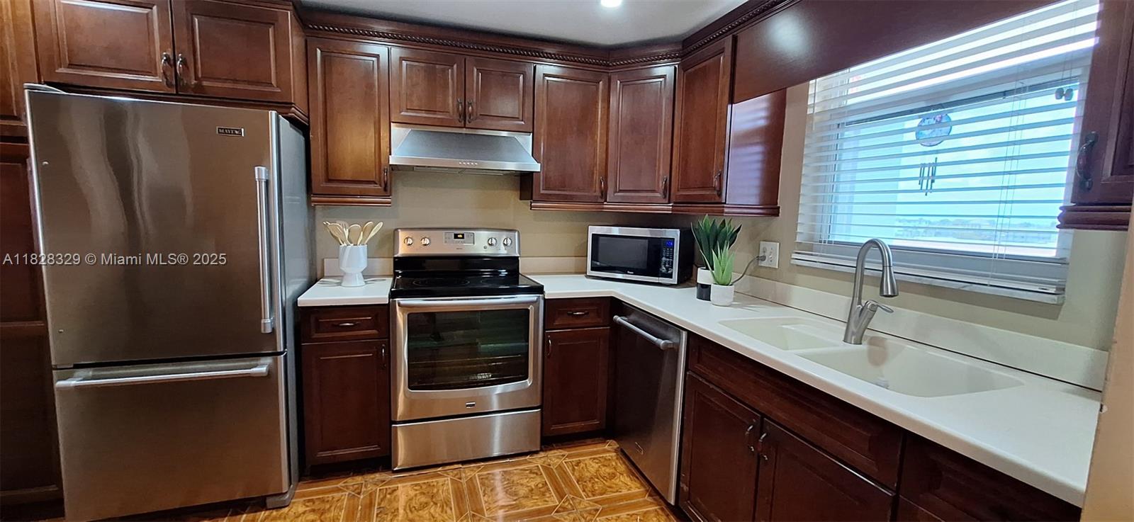 Spacious garage and storage at 3100 49th St - Condo in Fort Lauderdale