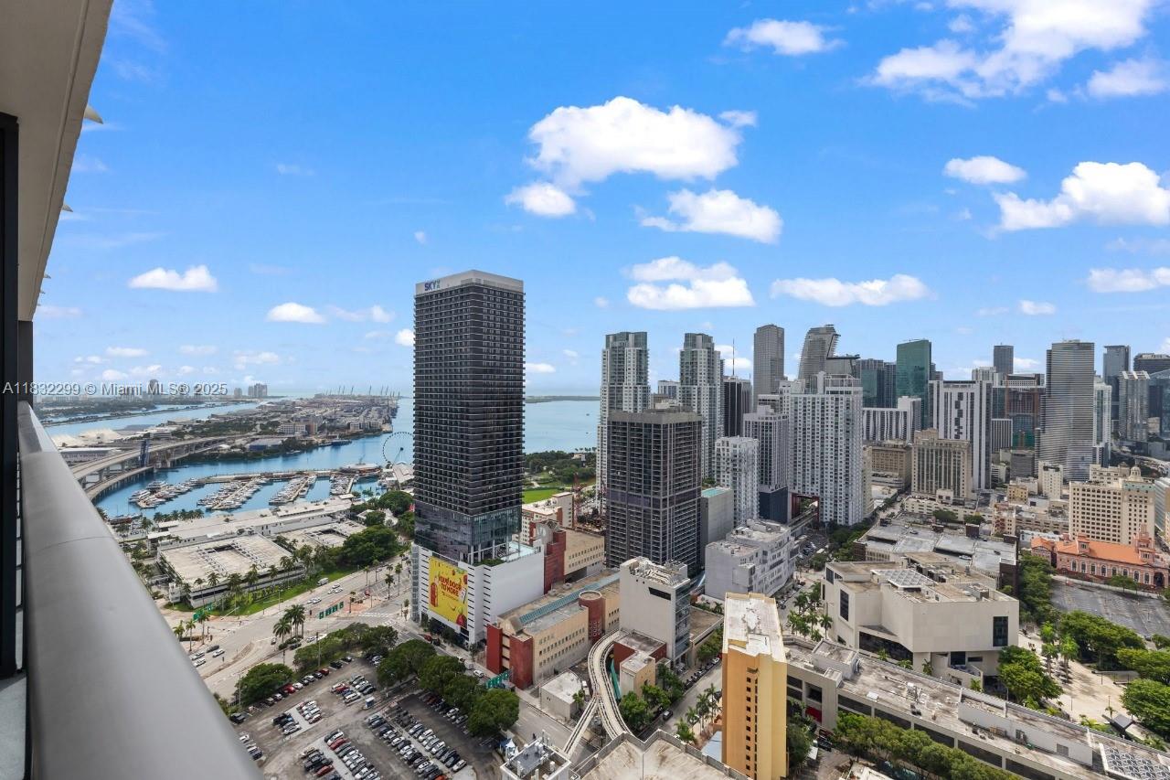 Condo for Sale in Miami, FL