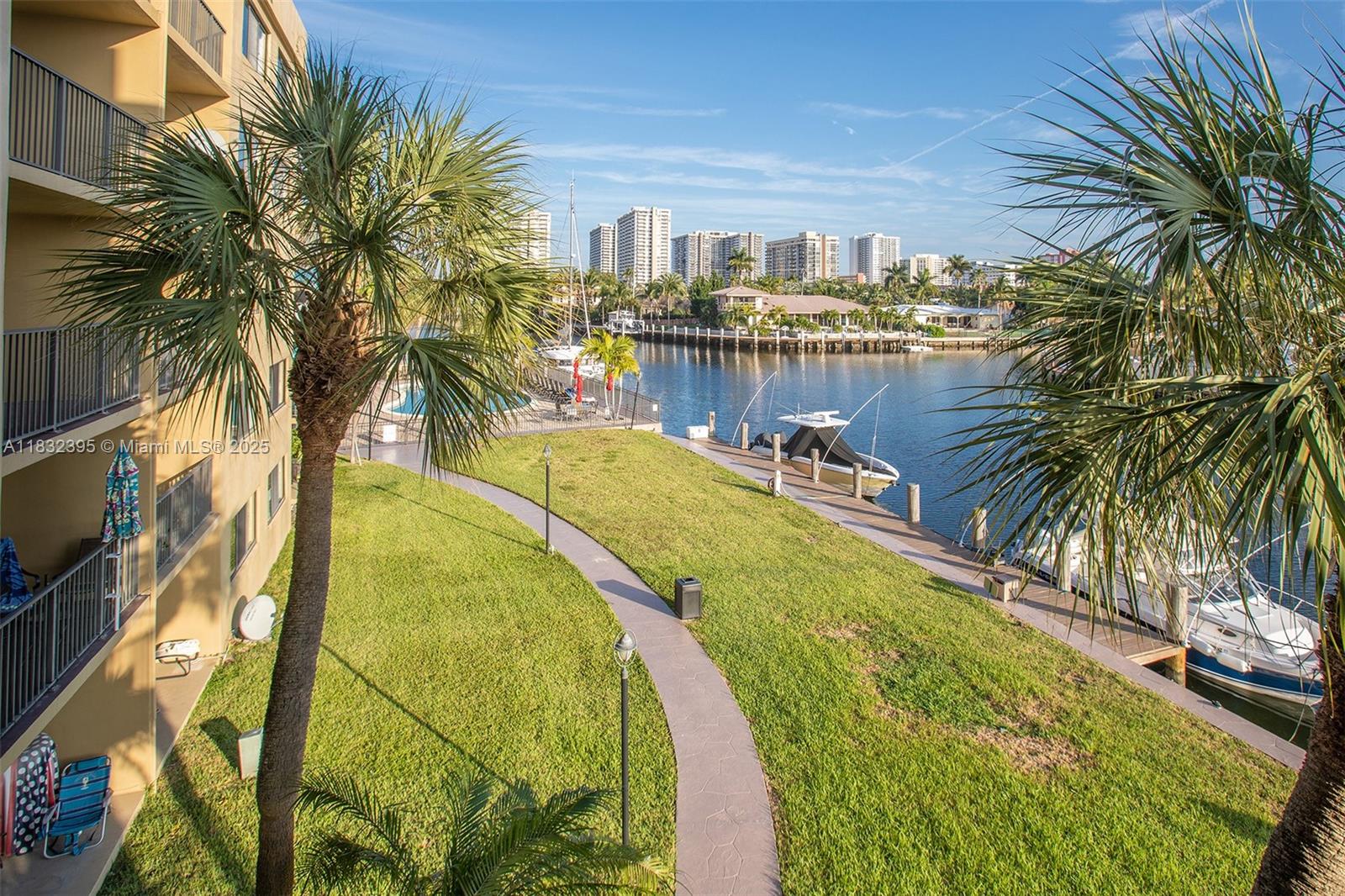 Yacht Club Condo (The)