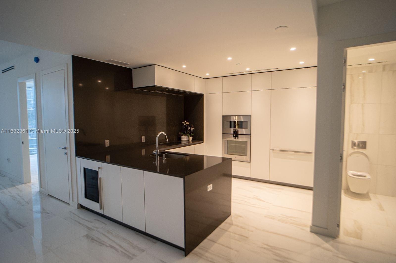 Condo for Sale in Miami, FL