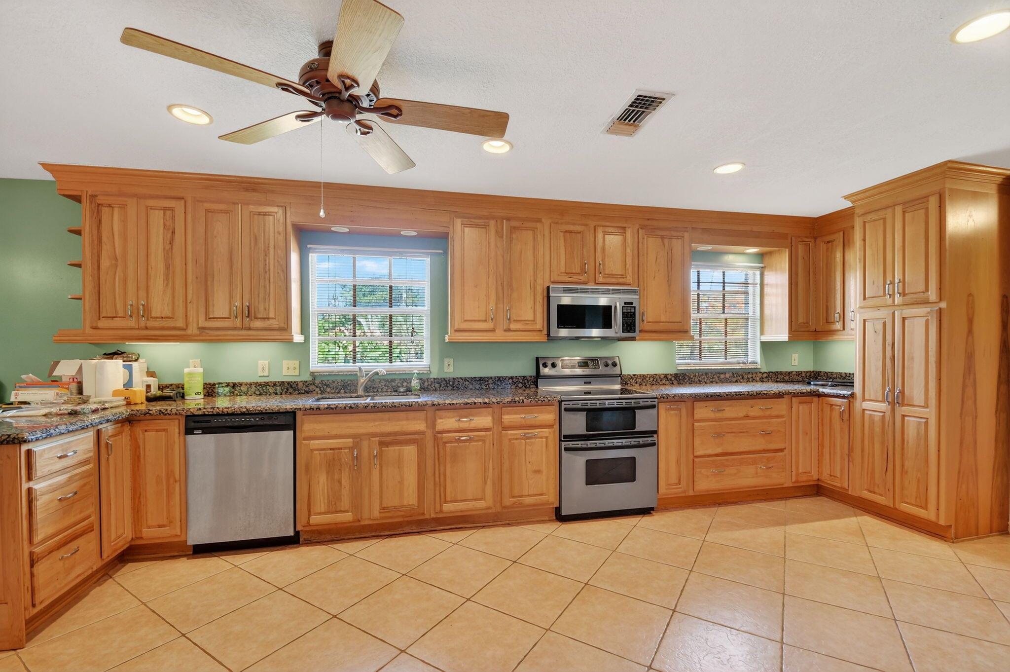 Homes for sale in Lake Worth, FL | 6581 Hillside Lane, Lake Worth, FL 33462 | MLS# R11104119