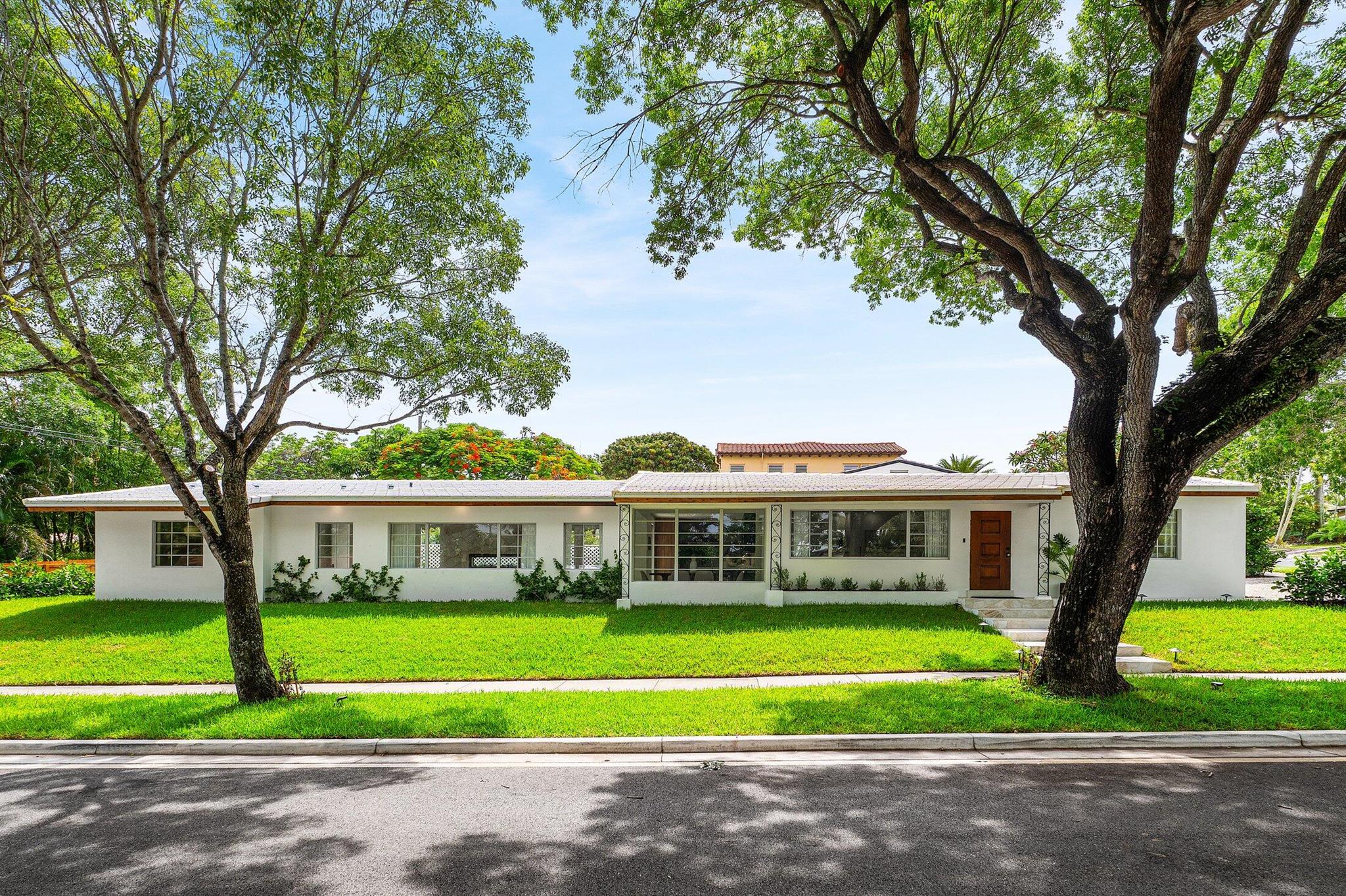 2330 Lake Avenue West Palm Beach FL 33401 | R11104163