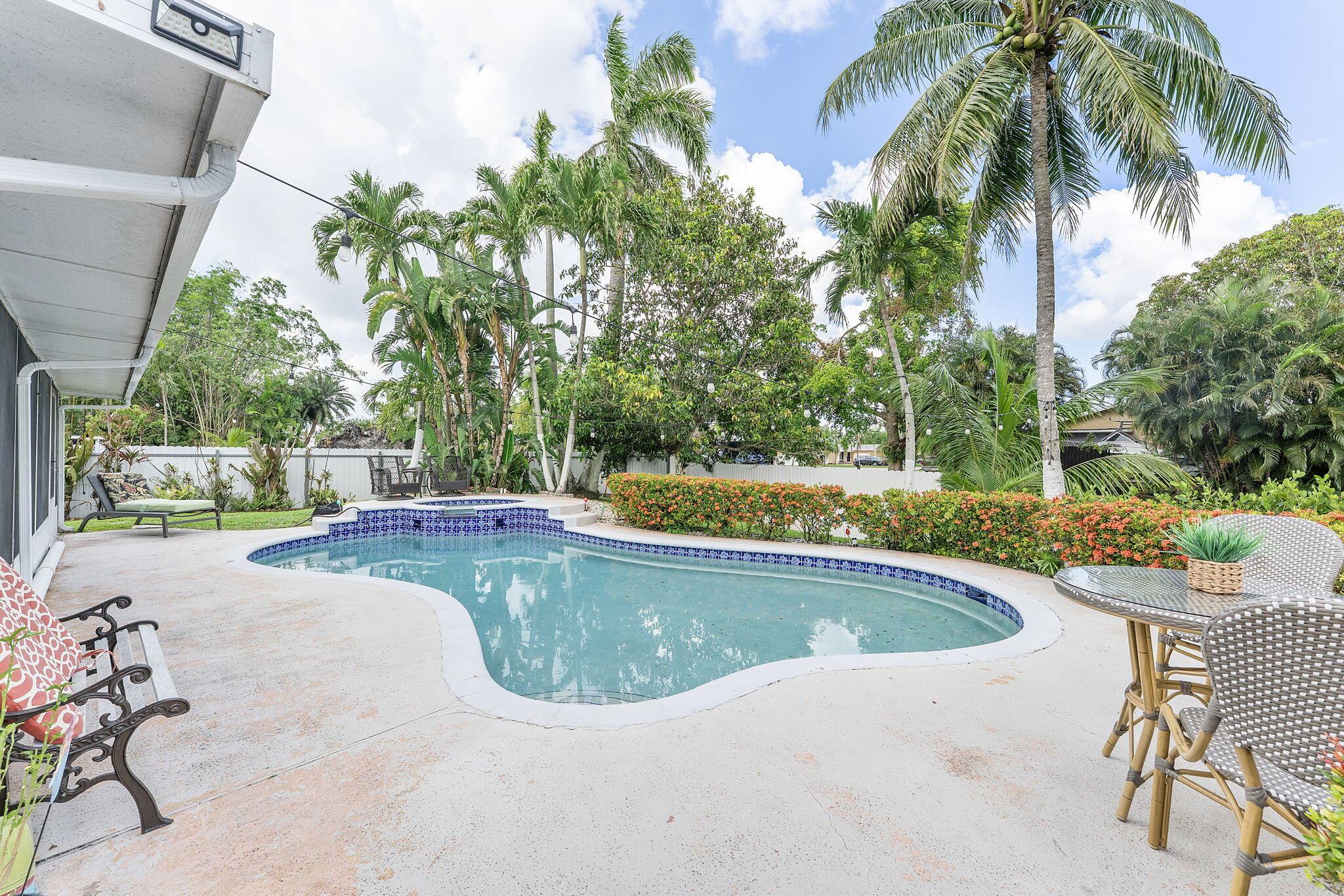 400 Nw 98th Avenue Pembroke Pines FL 33024 | R11104192