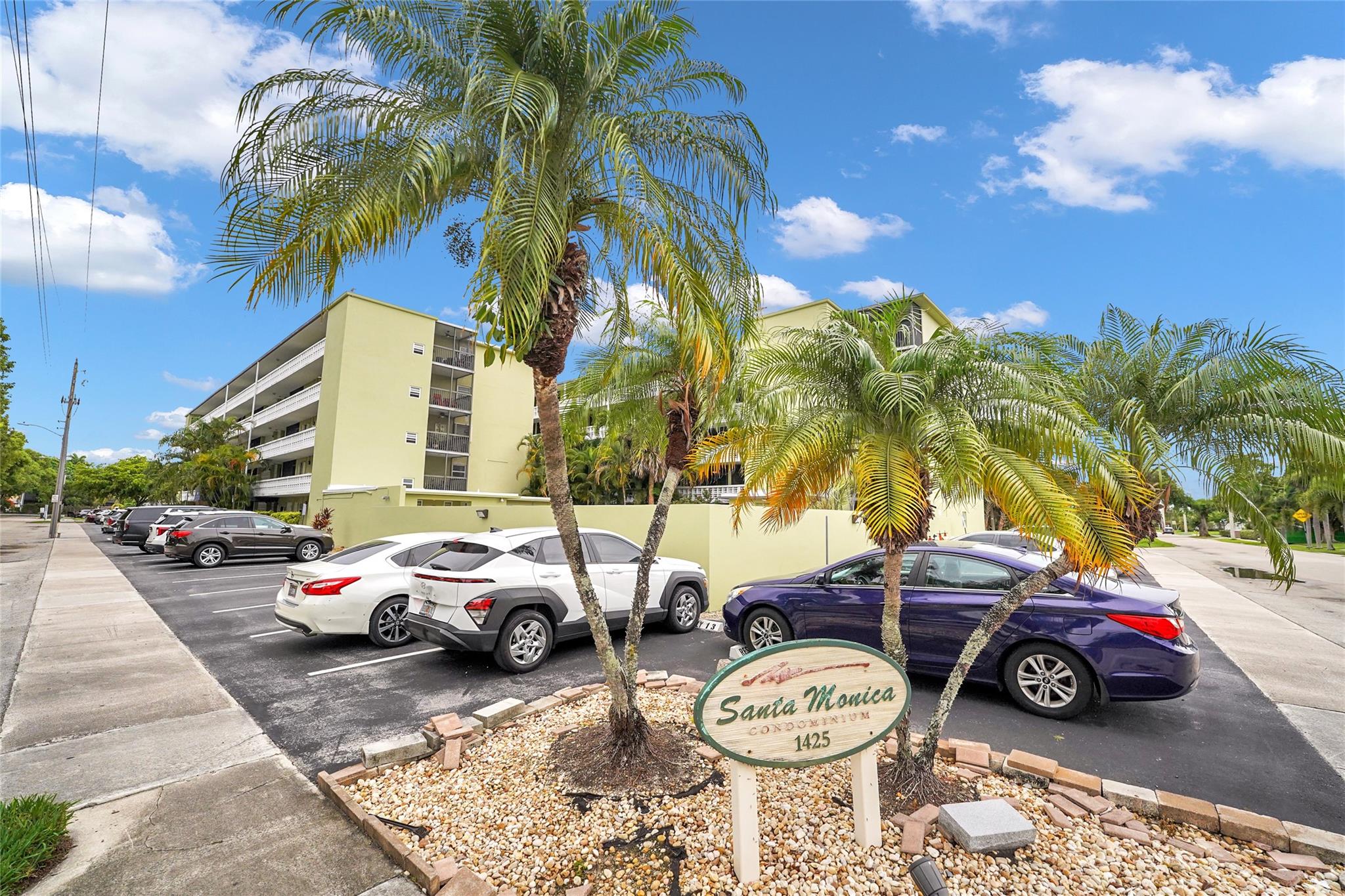Homes for sale in Hollywood, FL | 1425 Arthur St #214B, Hollywood, FL 33020 | MLS# F10512839