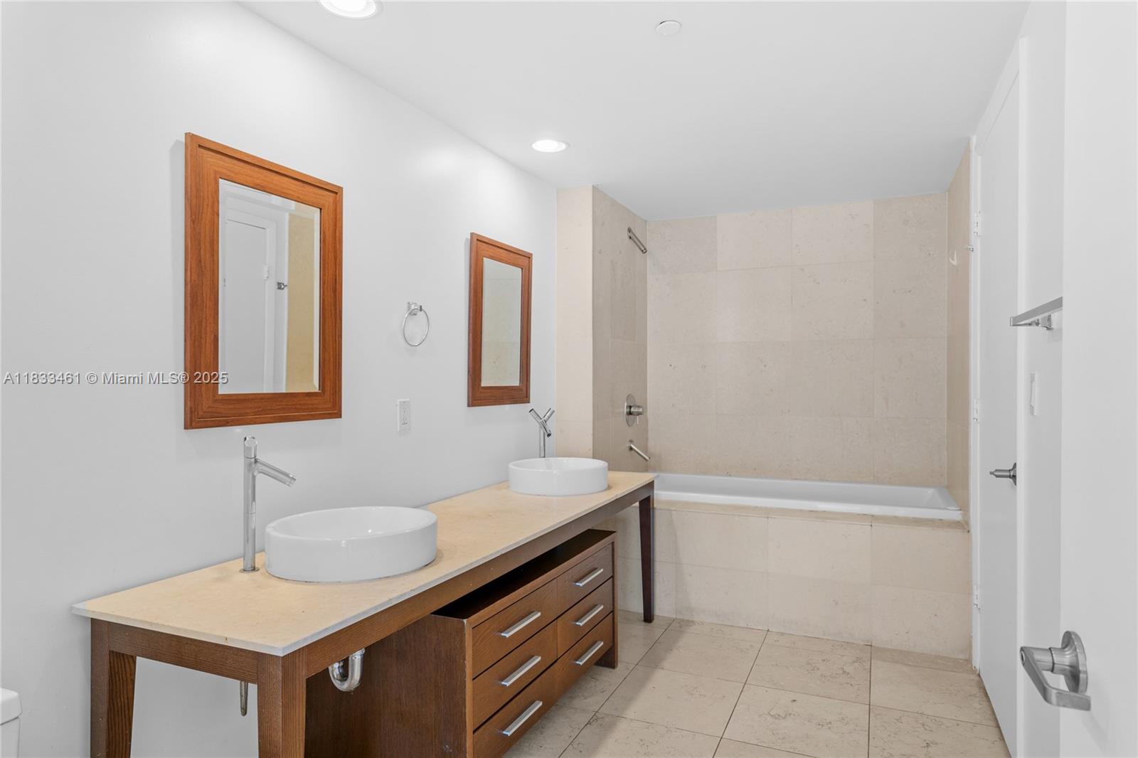 495 Brickell Ave #2607, Miami FL 33131