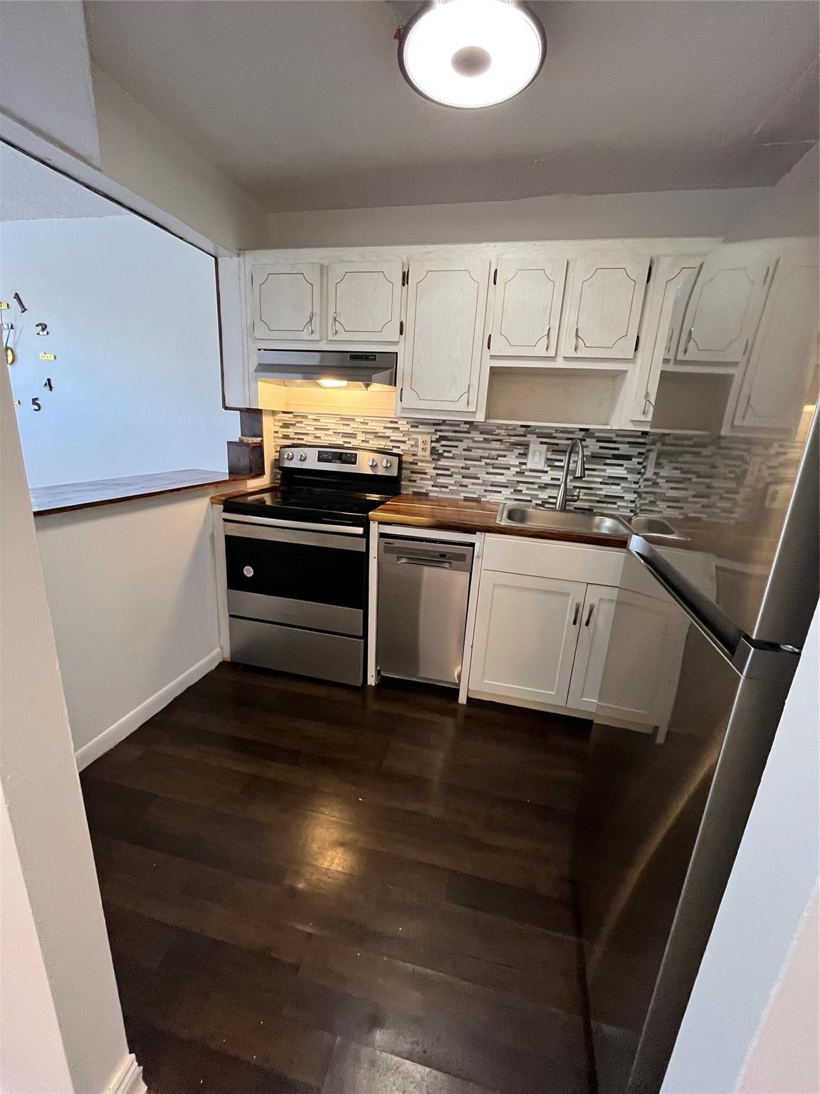 Homes for sale in Sunrise, FL | 9141 Sunrise Lakes Blvd #115, Sunrise, FL 33322 | MLS# F10513191