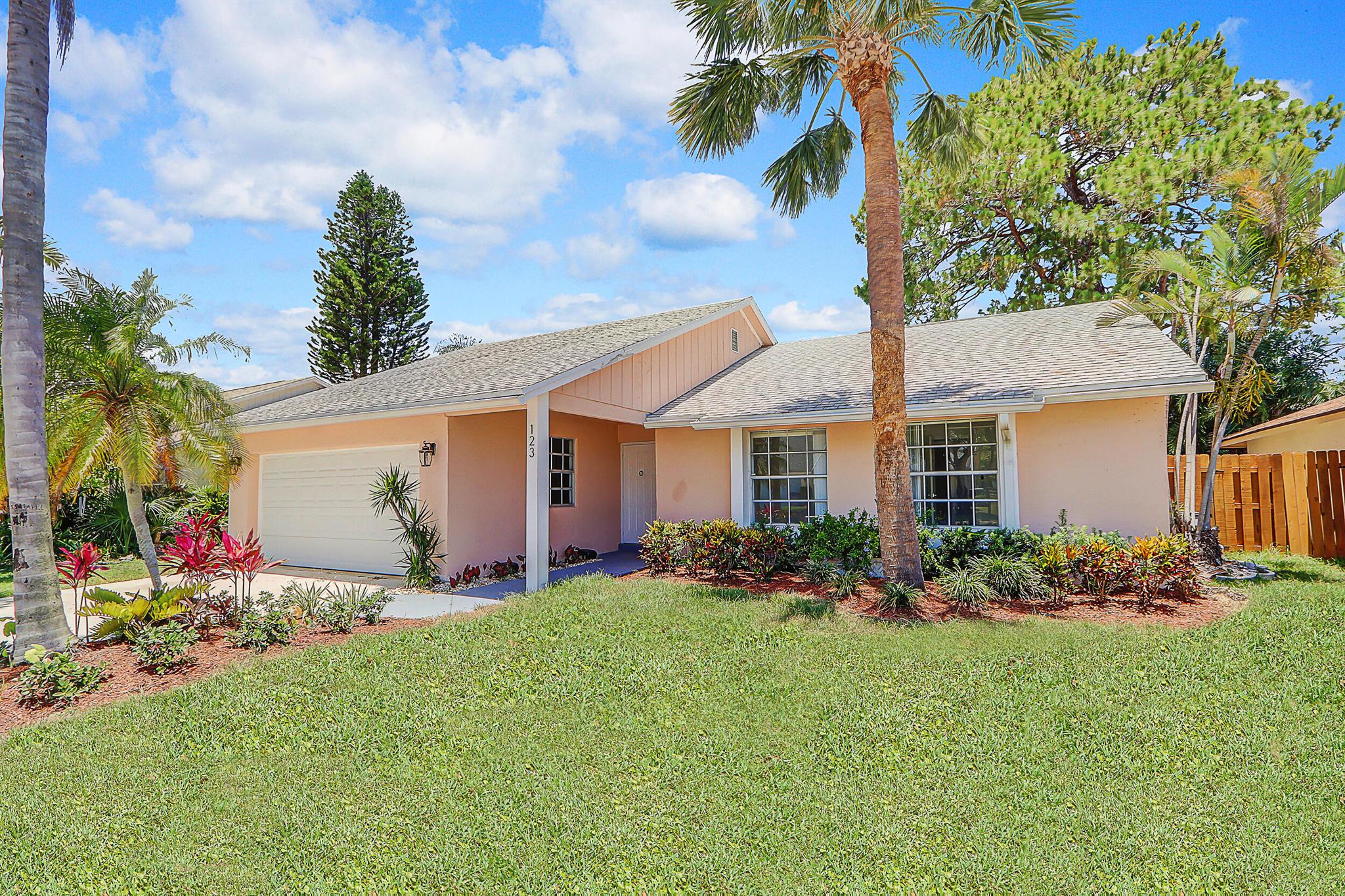 123 Stillwater Circle Jupiter FL 33458 | R11104612