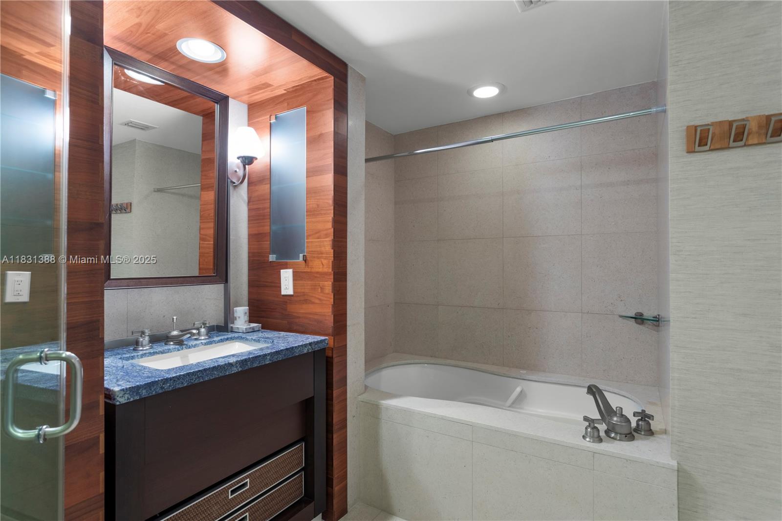 6801 Collins Ave #PH05, Miami Beach FL 33141